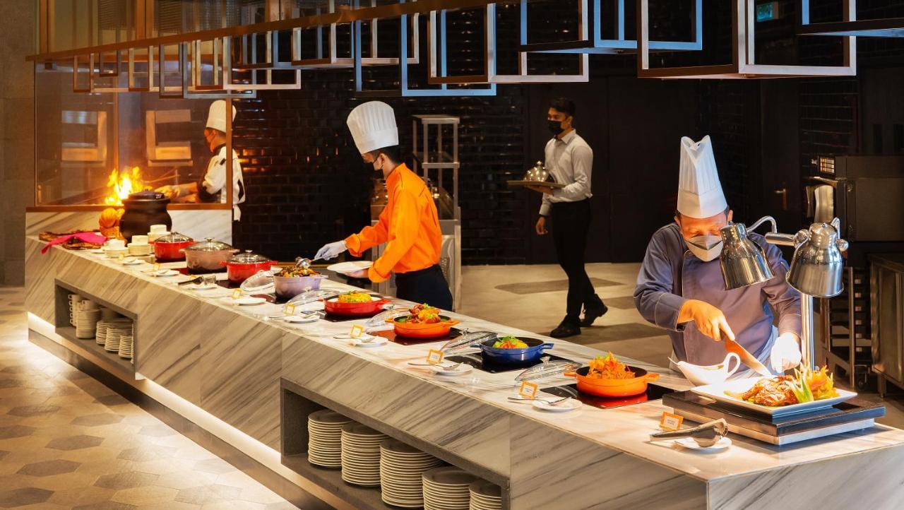 M World Hotel Formerly Known As Avante Hotel Petaling Jaya Exterior foto A buffet at a hotel