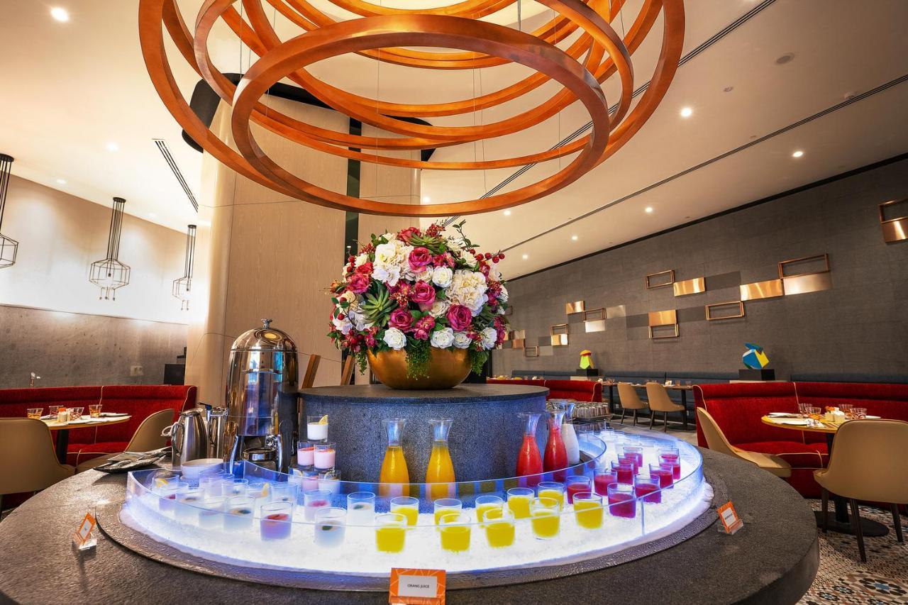 M World Hotel Formerly Known As Avante Hotel Petaling Jaya Exterior foto The interior of the restaurant