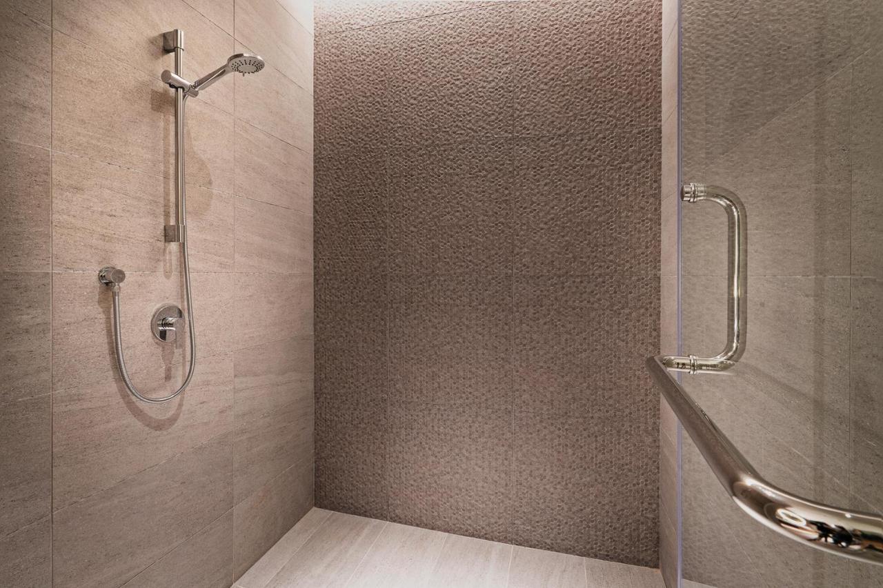 M World Hotel Formerly Known As Avante Hotel Petaling Jaya Exterior foto A shower